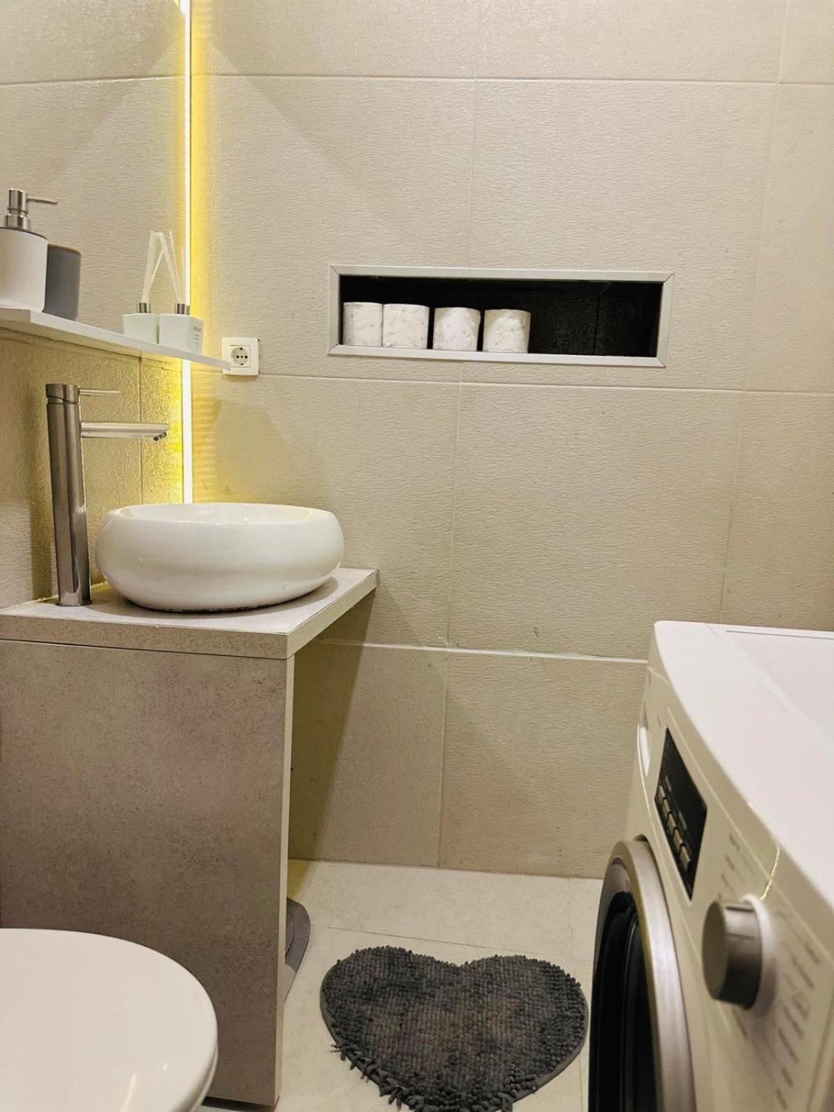 Relax Exclusive Apartment Free Public Parking Сараево Екстериор снимка